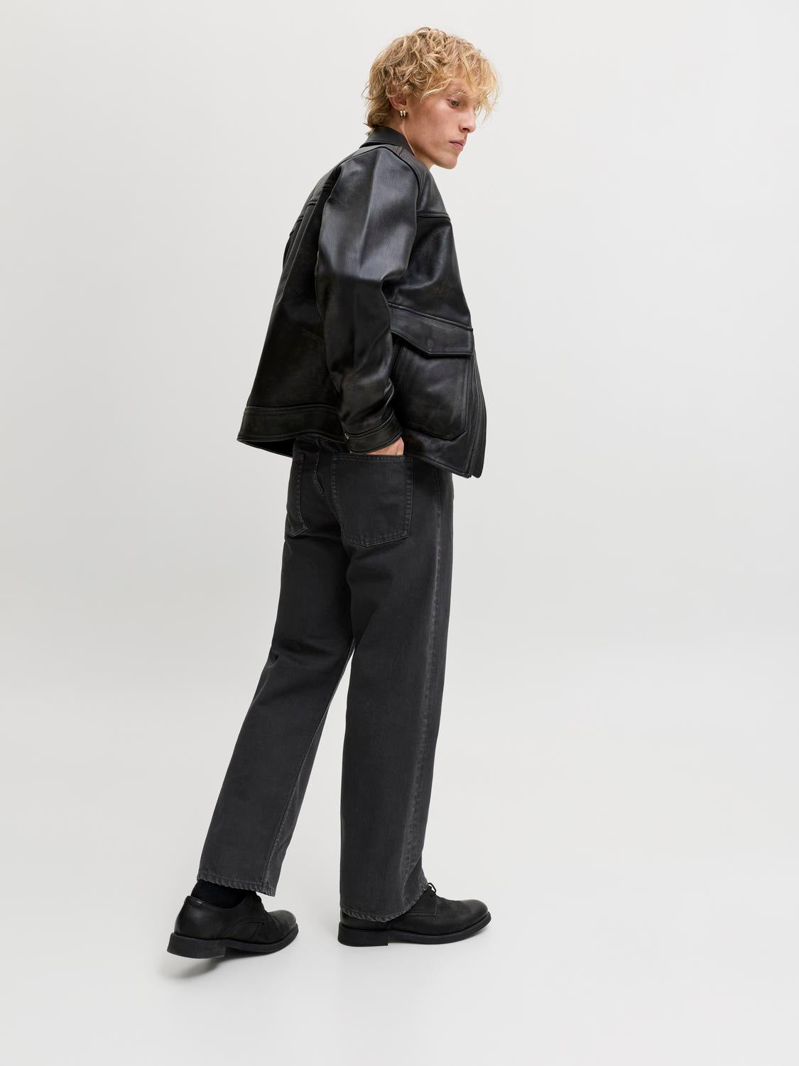 model_shot-creative